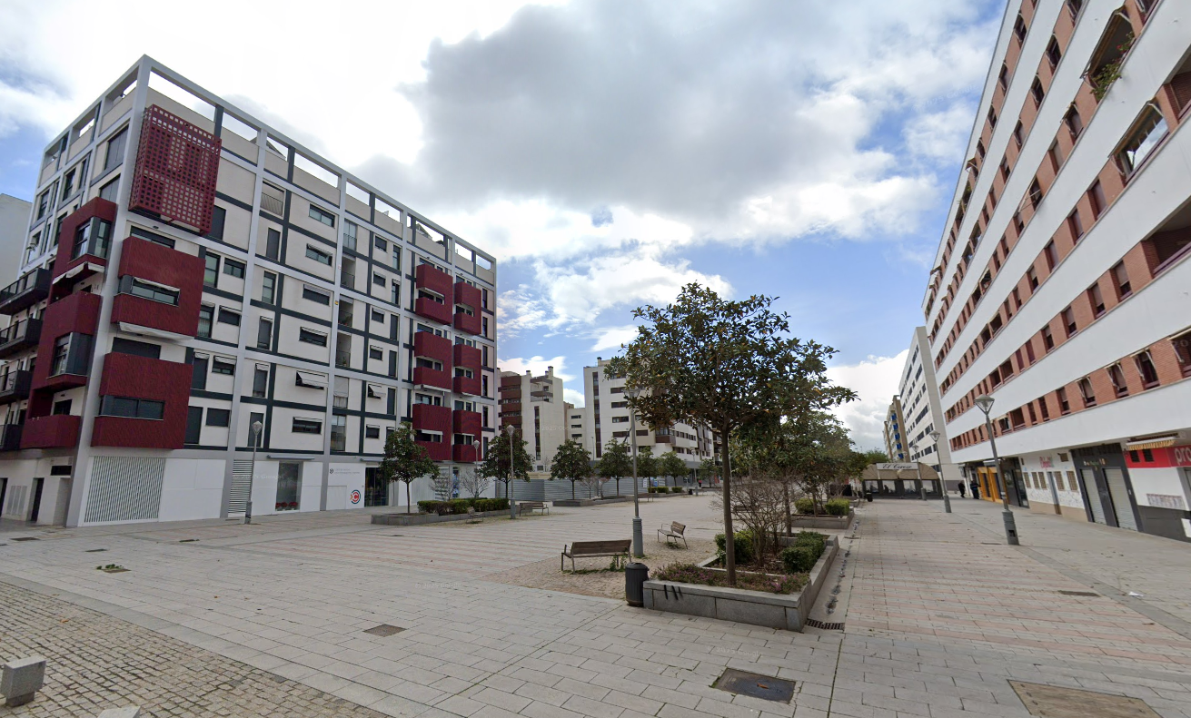 Edificios modernos en Nuevo Zoco (Poniente) donde se tratan problemas de humedad